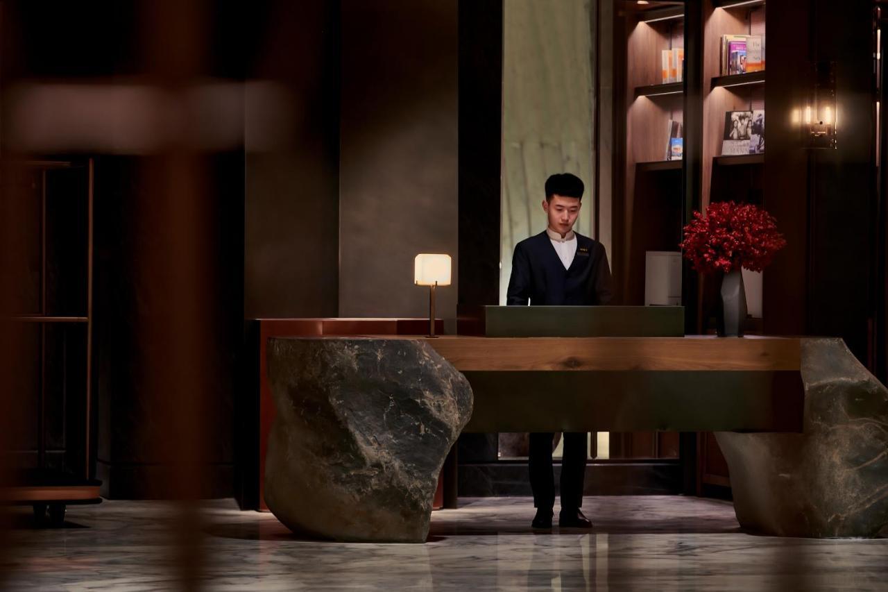 北京大兴国际机场木棉花酒店 外观 照片 Concierge at the Mandarin Oriental, Beijing