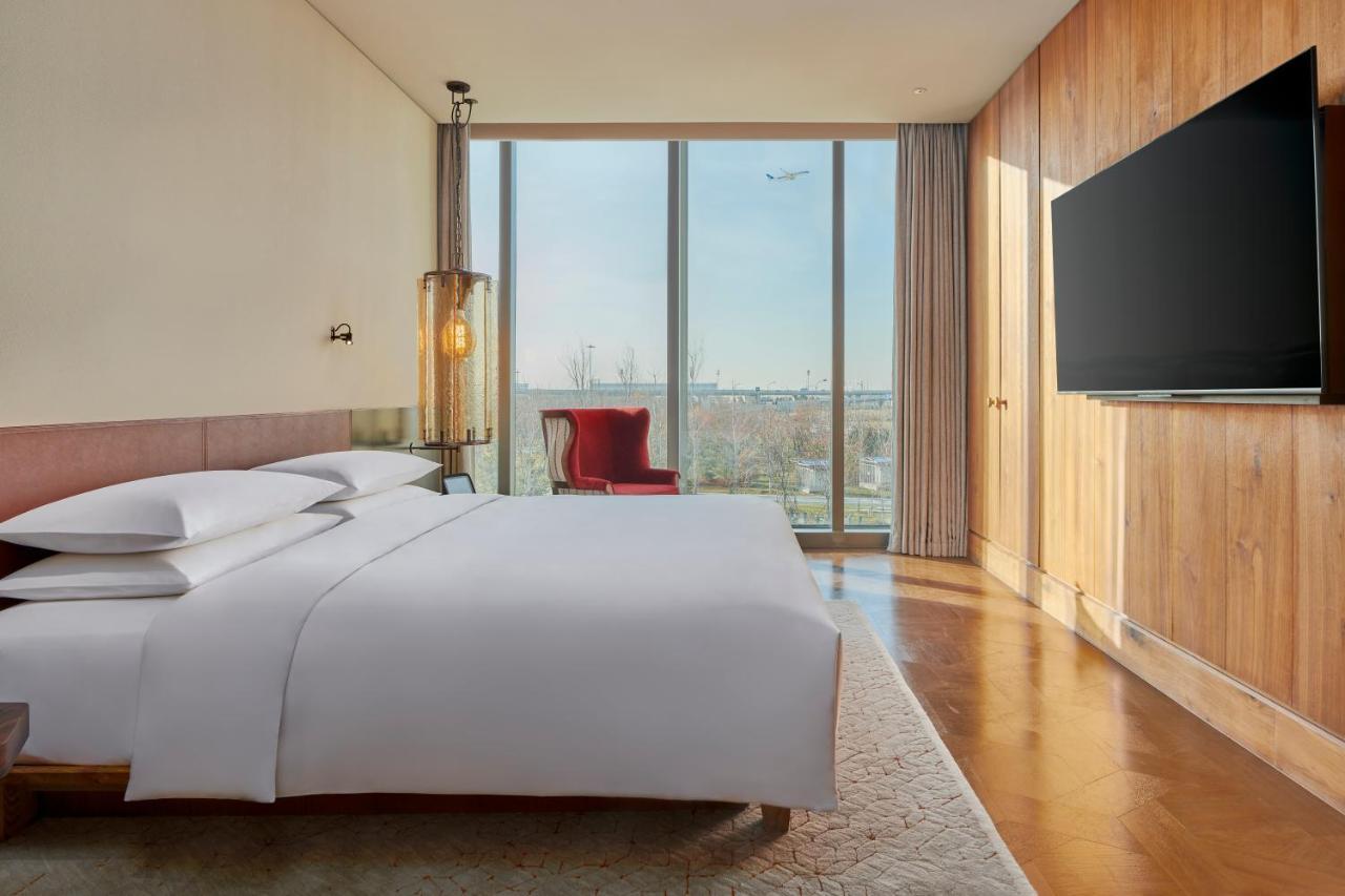 北京大兴国际机场木棉花酒店 外观 照片 A guest room at the hotel