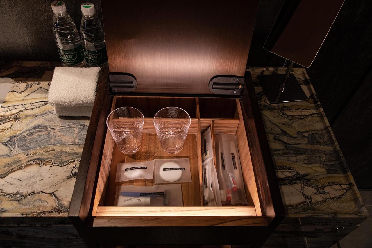 北京大兴国际机场木棉花酒店 外观 照片 A drawer with a built-in light